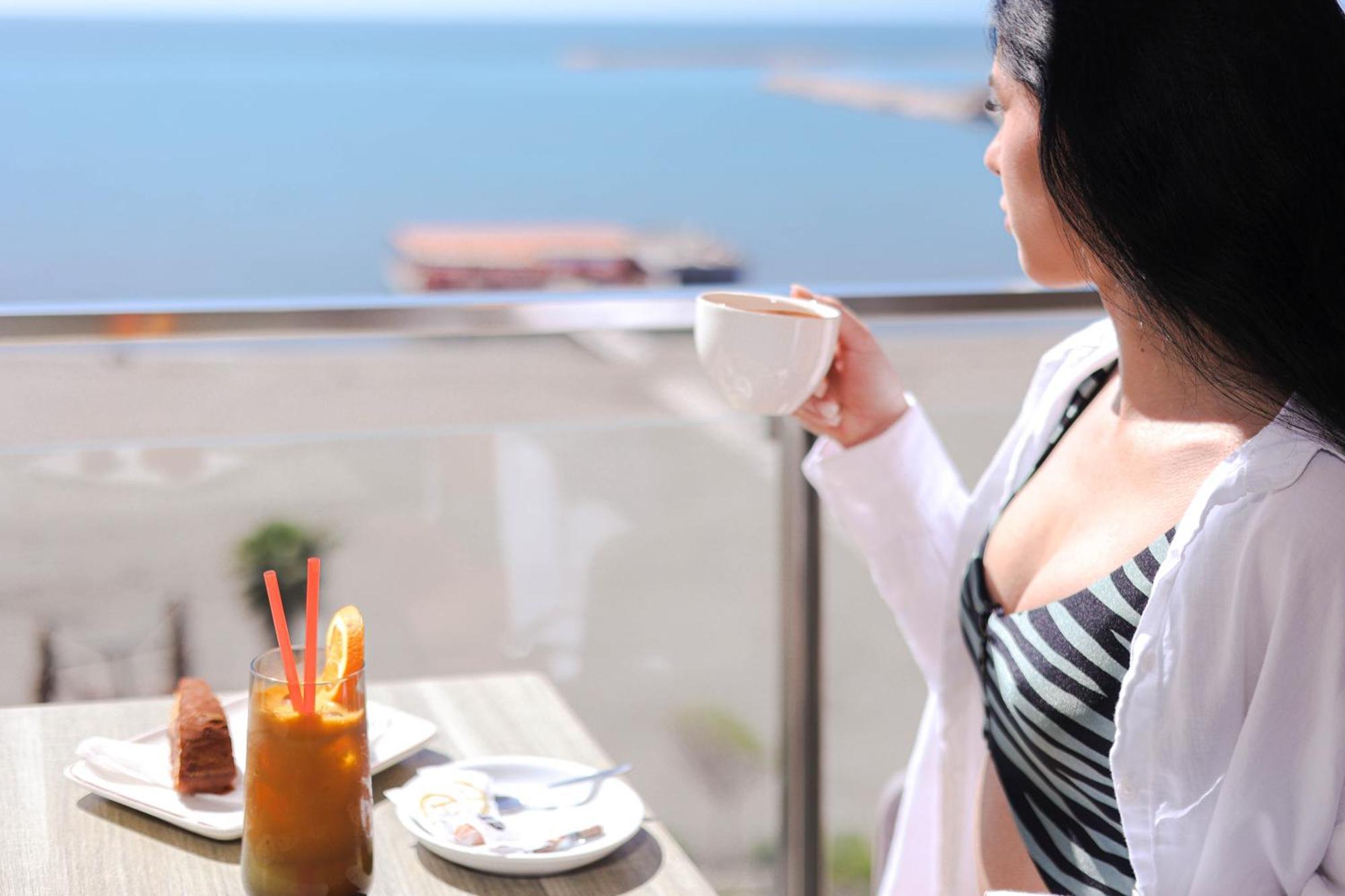 Hotel Frojd - Beach Front Resort Shëngjin Extérieur photo