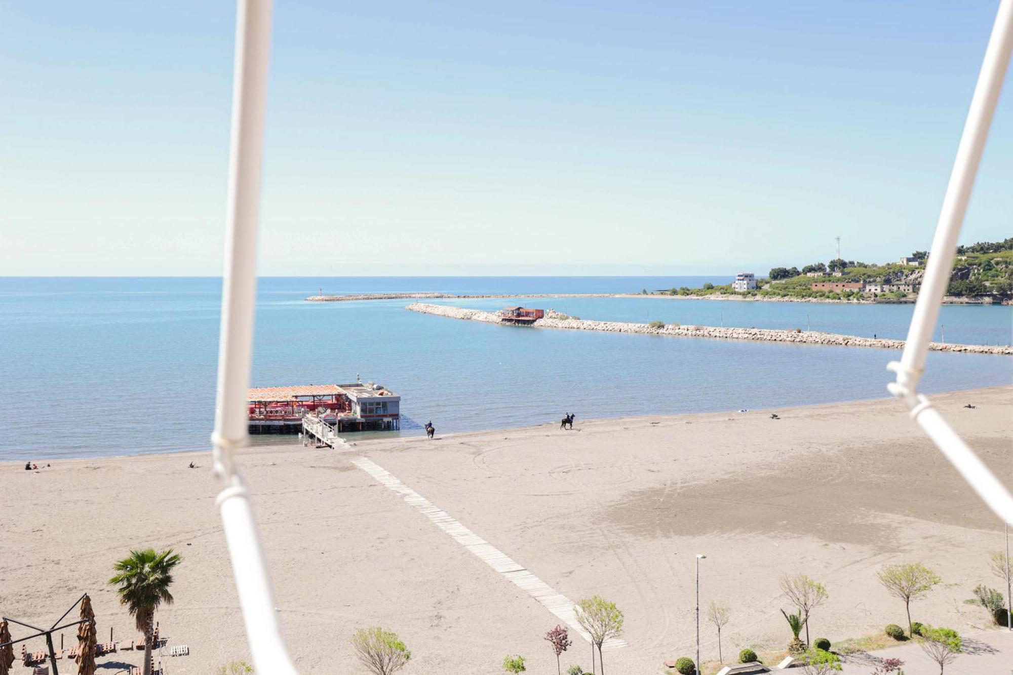 Hotel Frojd - Beach Front Resort Shëngjin Extérieur photo