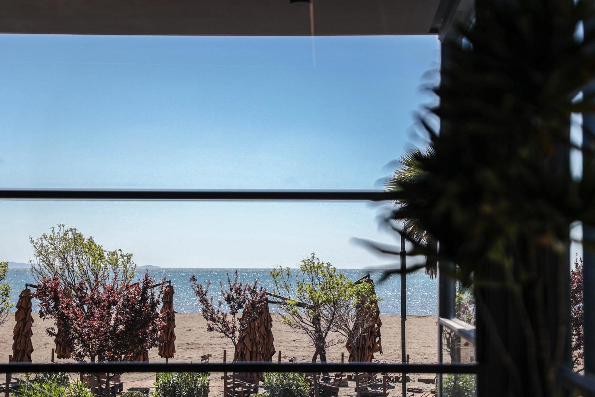 Hotel Frojd - Beach Front Resort Shëngjin Extérieur photo