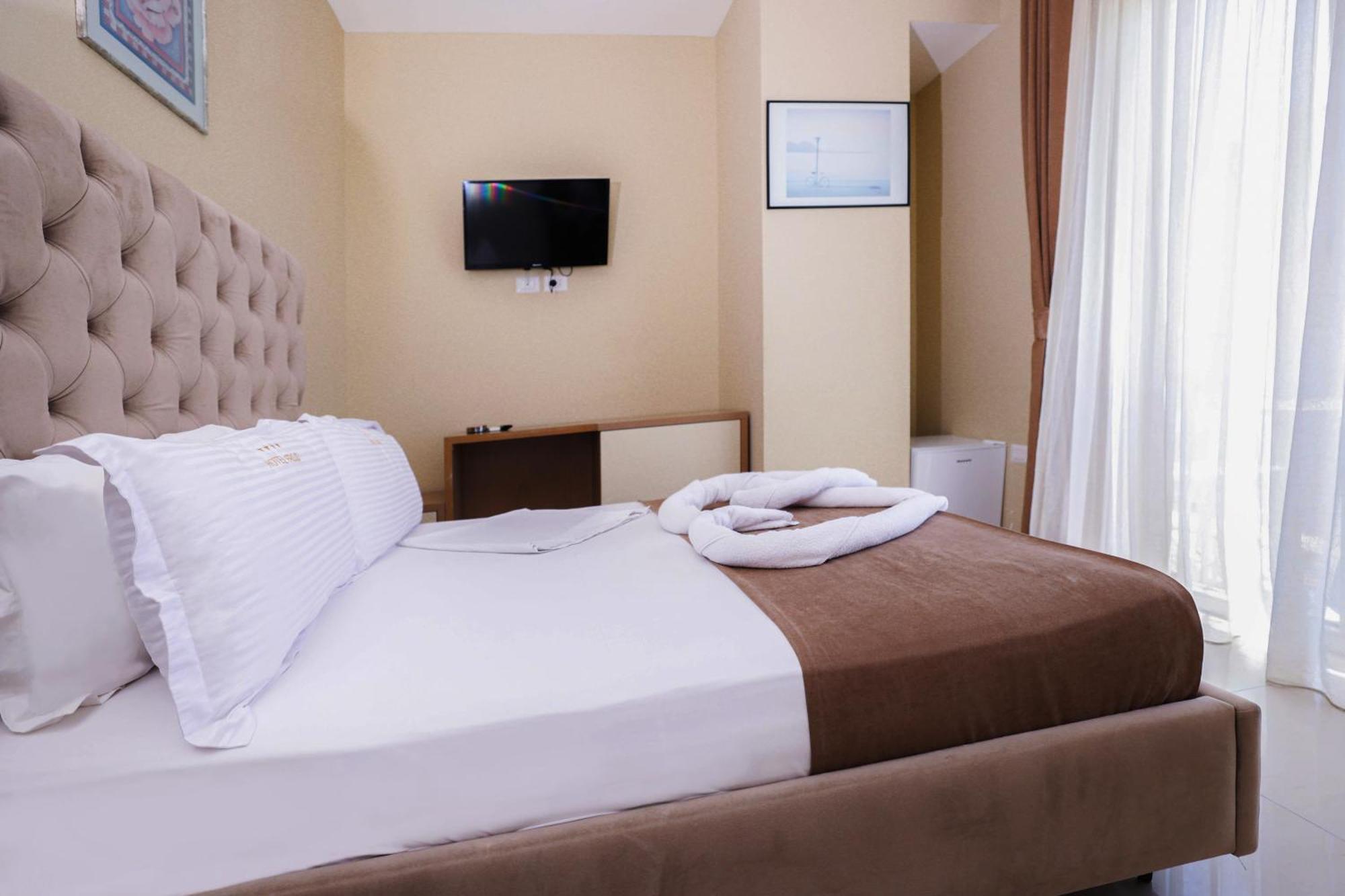Hotel Frojd - Beach Front Resort Shëngjin Extérieur photo