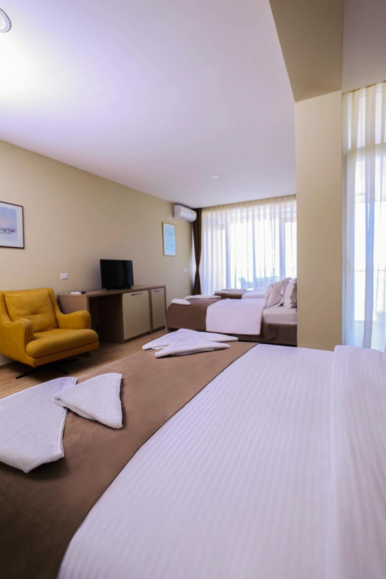 Hotel Frojd - Beach Front Resort Shëngjin Extérieur photo