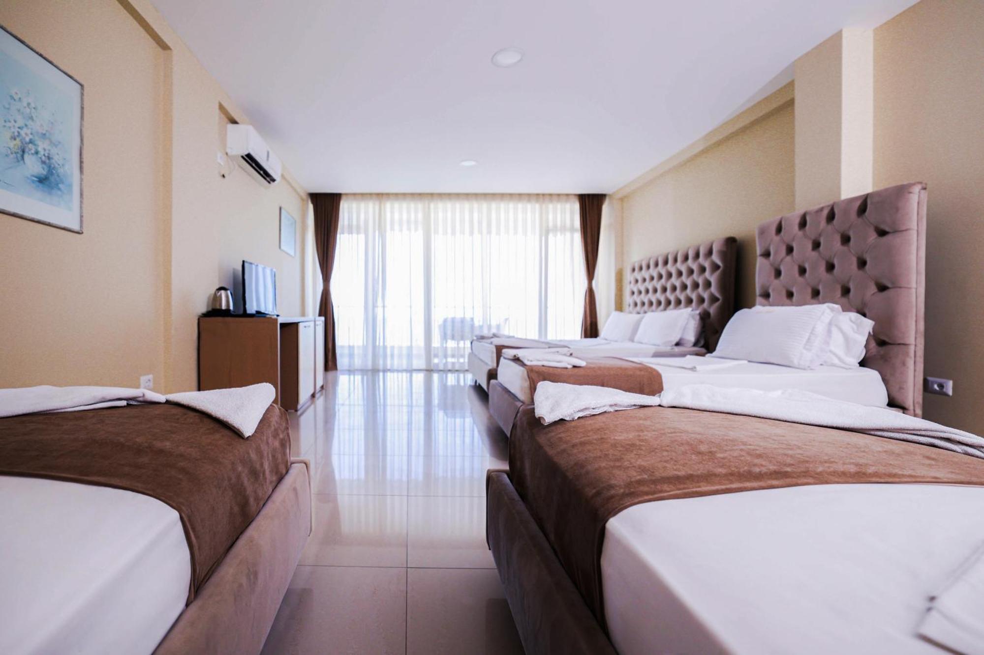 Hotel Frojd - Beach Front Resort Shëngjin Extérieur photo