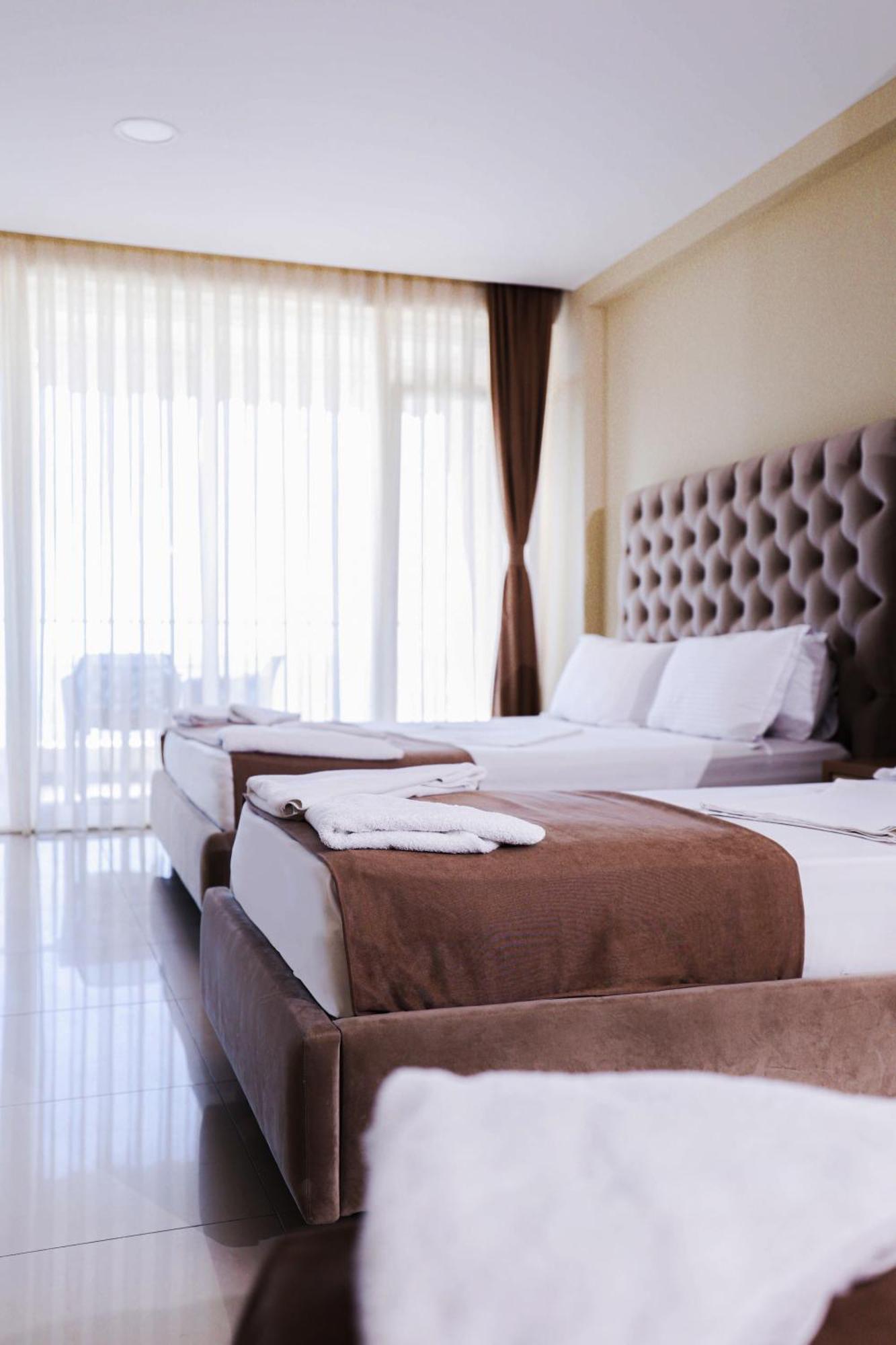 Hotel Frojd - Beach Front Resort Shëngjin Extérieur photo