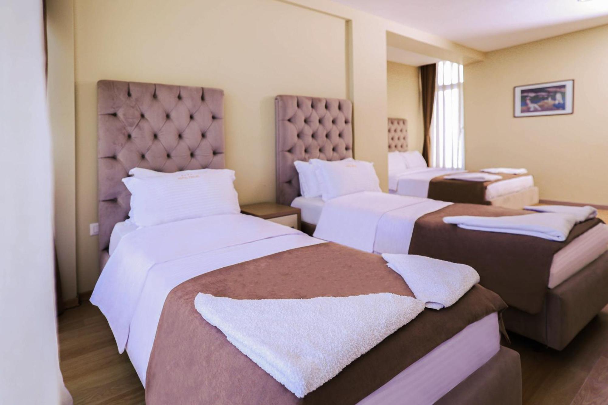 Hotel Frojd - Beach Front Resort Shëngjin Extérieur photo