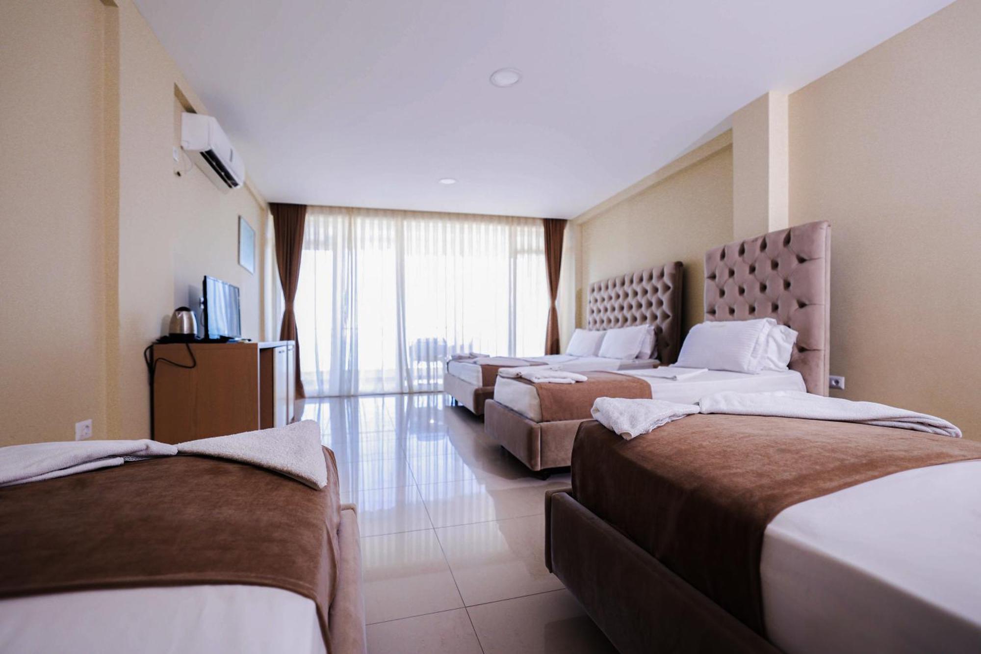 Hotel Frojd - Beach Front Resort Shëngjin Extérieur photo