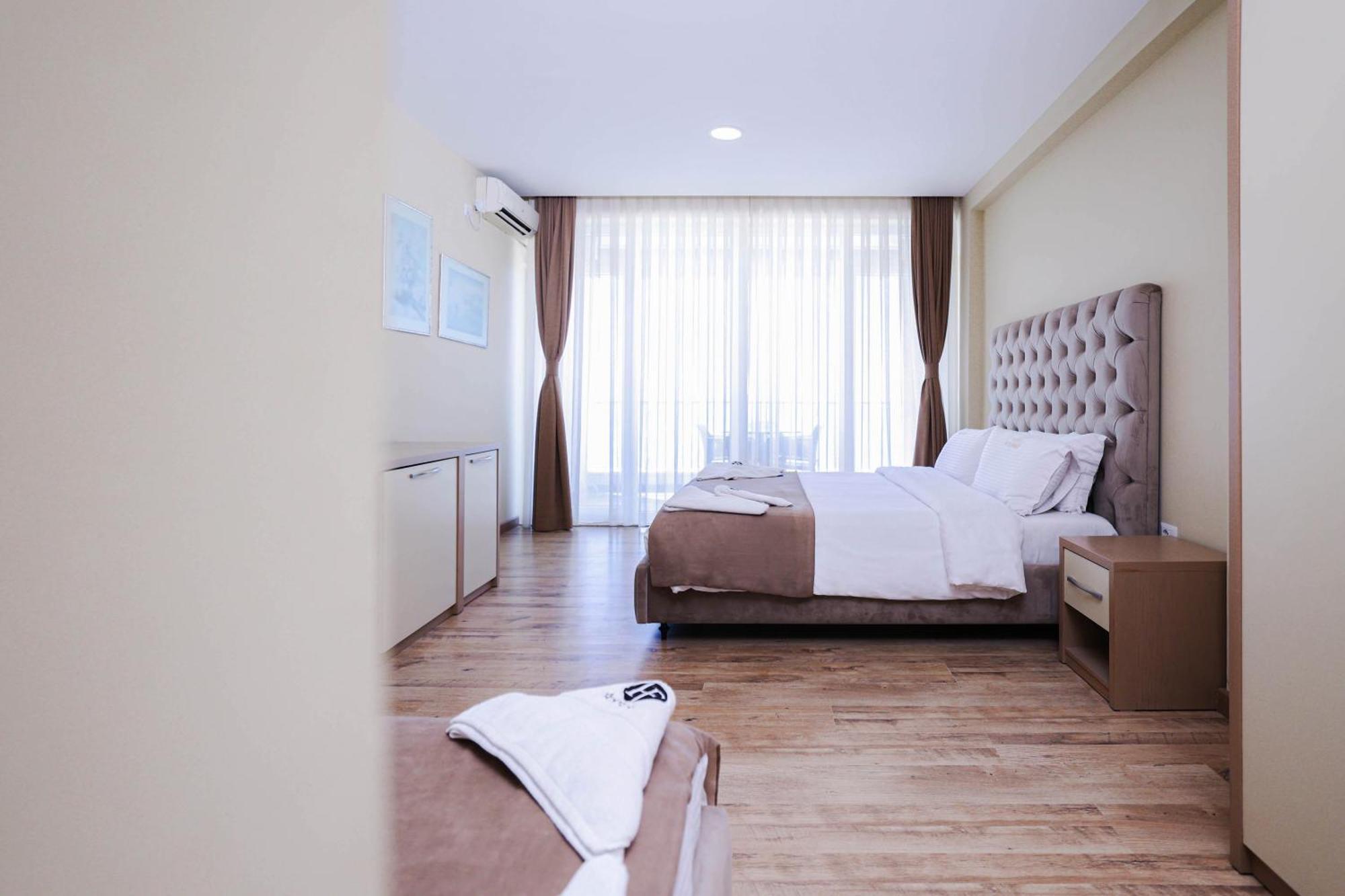 Hotel Frojd - Beach Front Resort Shëngjin Extérieur photo
