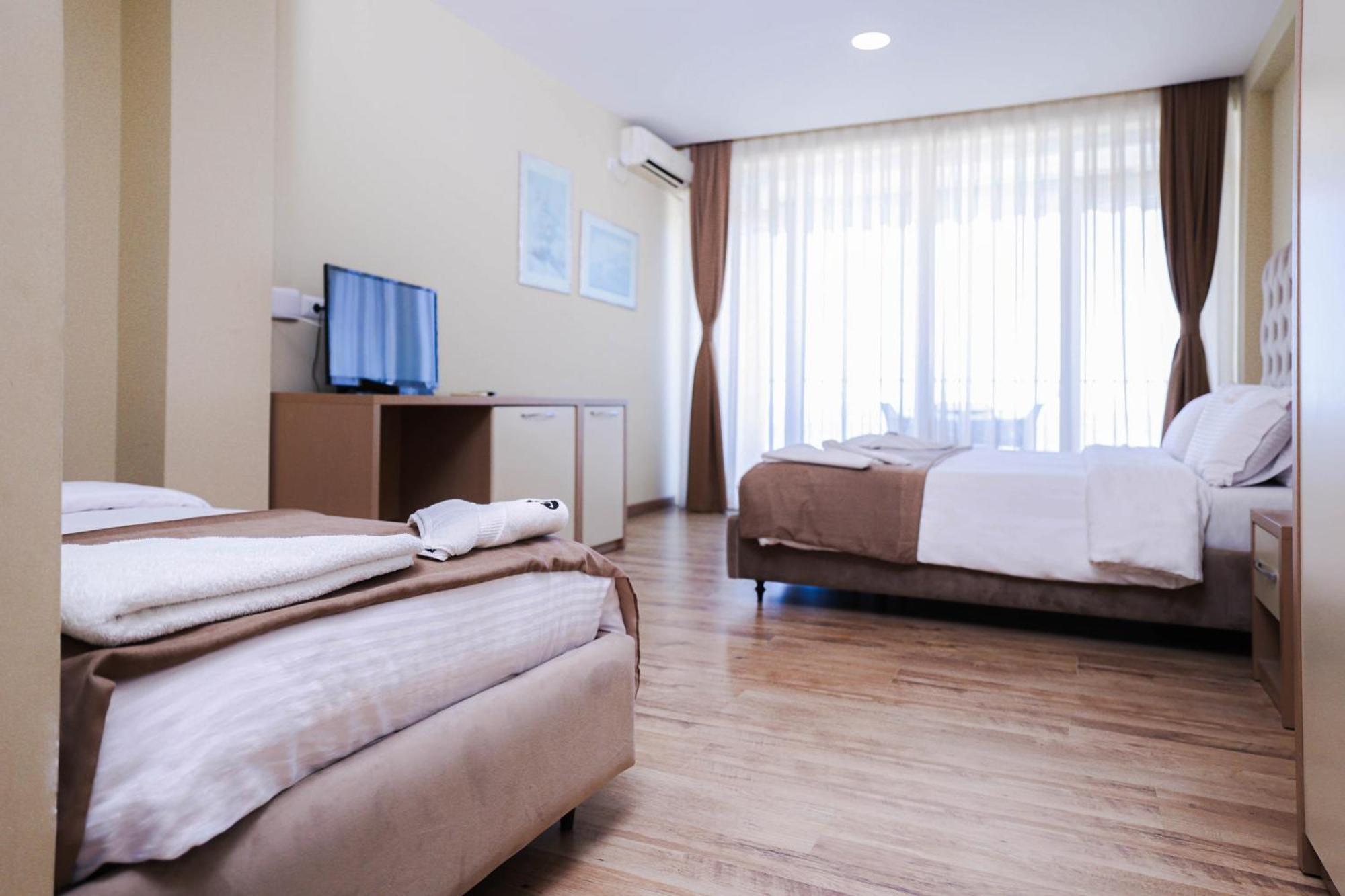 Hotel Frojd - Beach Front Resort Shëngjin Extérieur photo